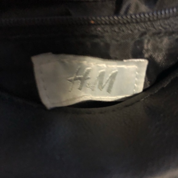 3/$20💕Small black purse with fringe on front - Picture 8 of 8